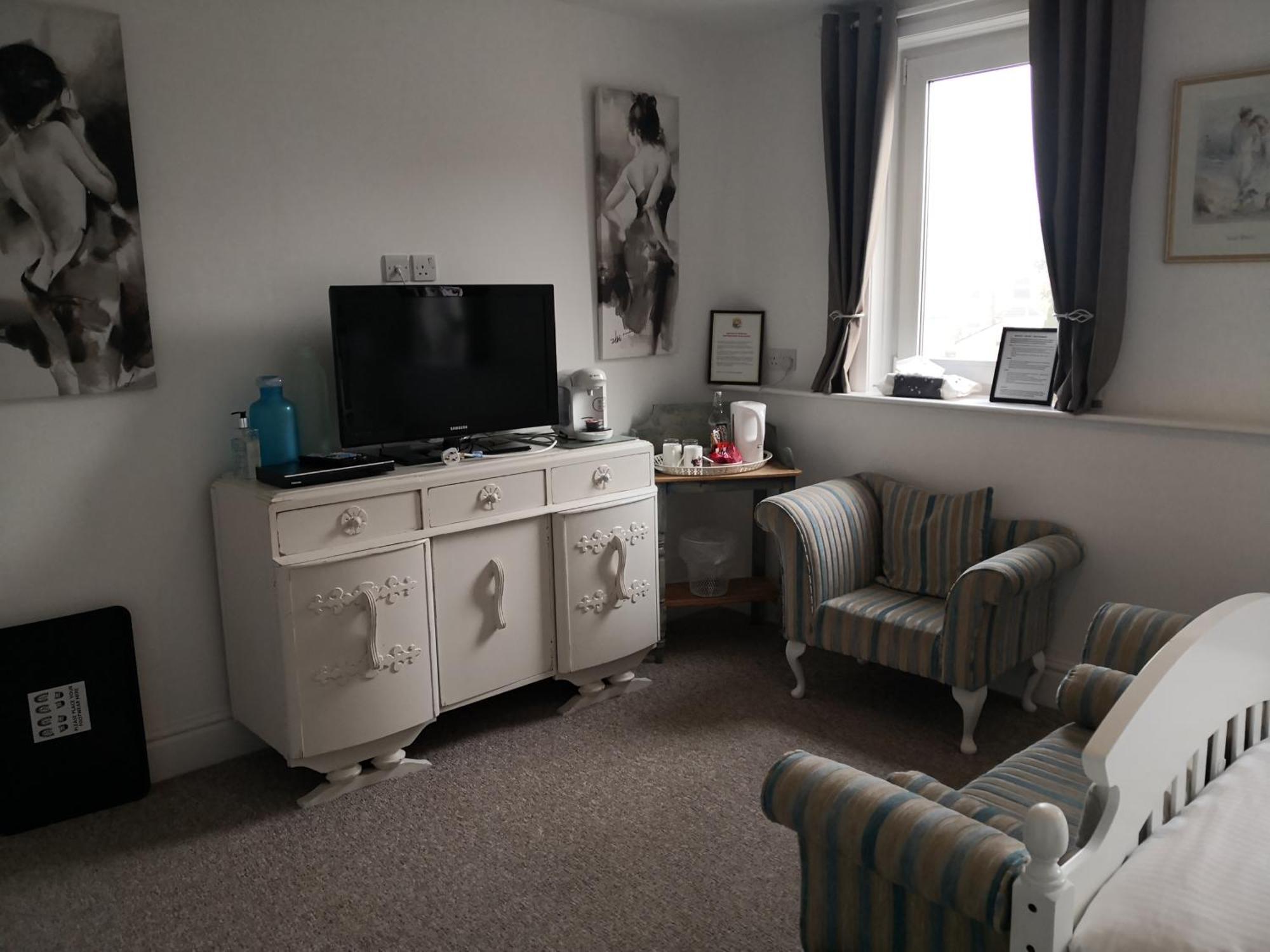 Sunset Guest House Hunstanton Exterior foto A typical bedroom at the hostel