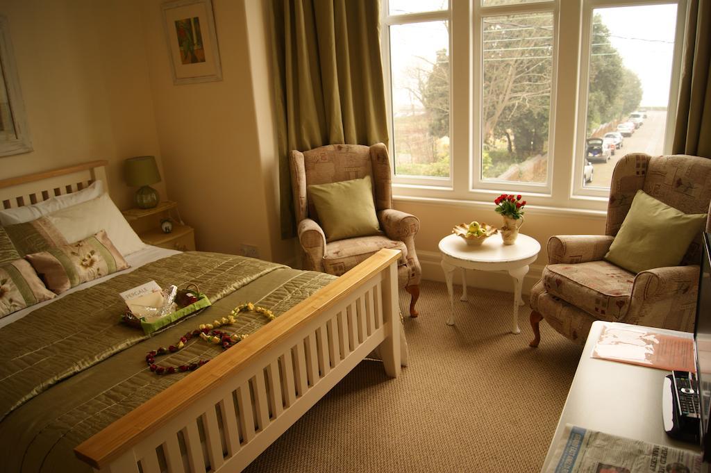 Sunset Guest House Hunstanton Quarto foto A typical bedroom in a care home