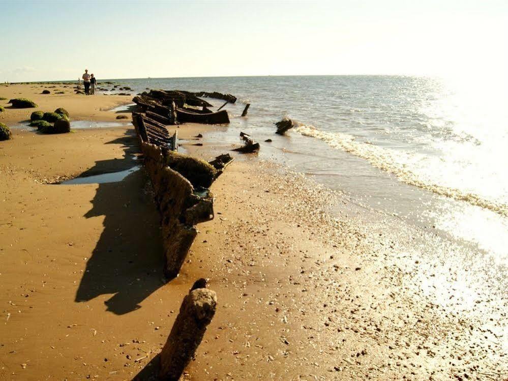 Sunset Guest House Hunstanton Exterior foto The wreck of the SS Norge